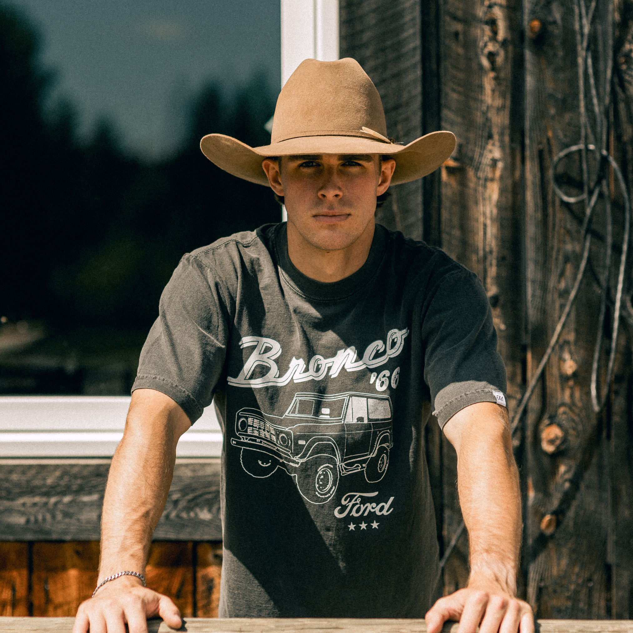 FORD BRONCO 66' VINTAGE STYLE T-SHIRT