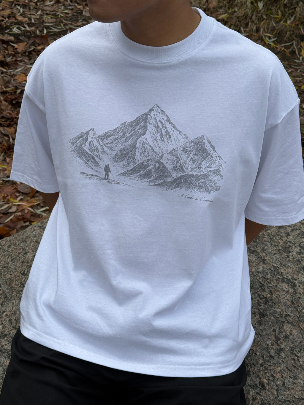 À l'aube de l'aventure White Tee