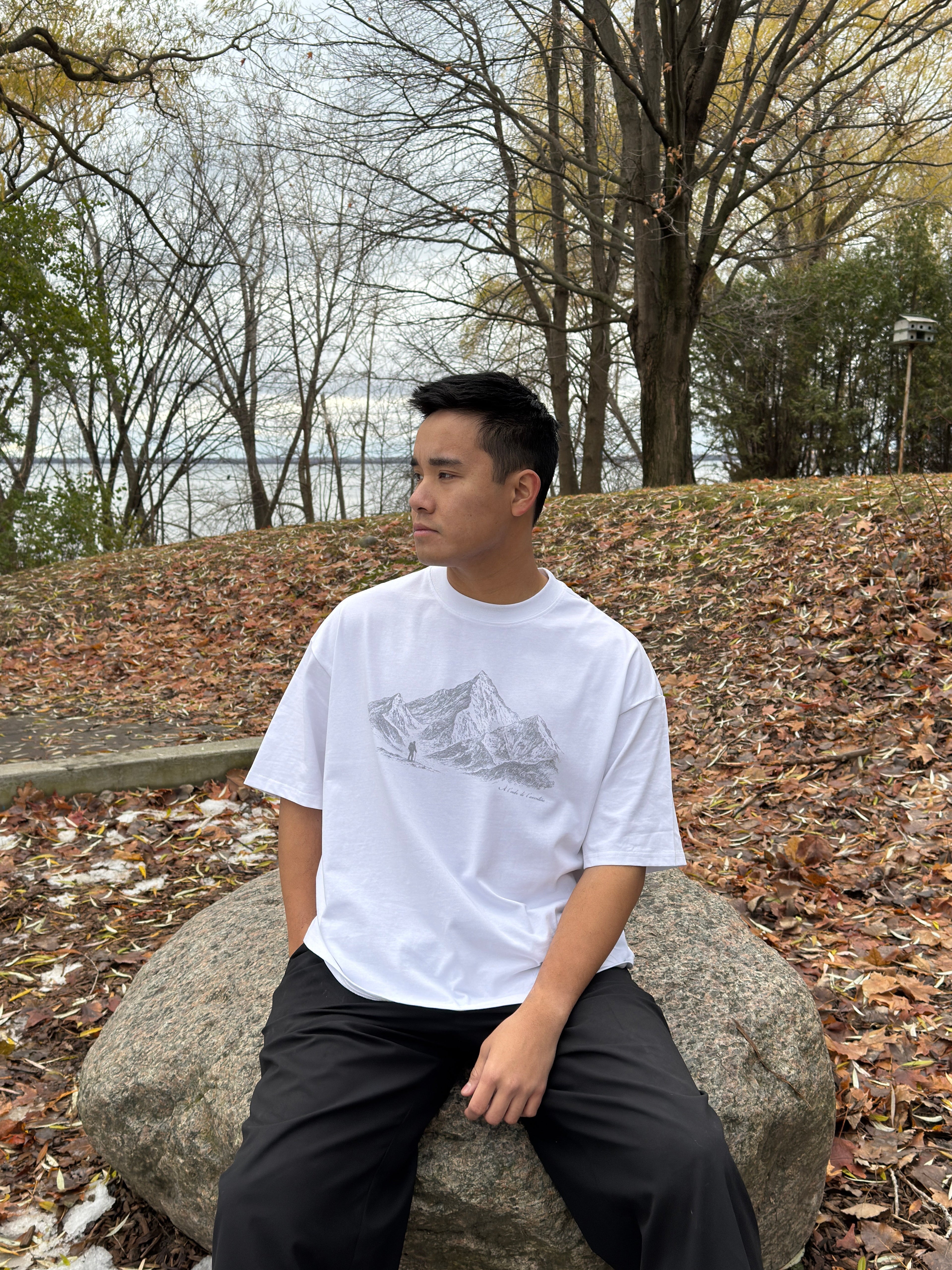 À l'aube de l'aventure White Tee