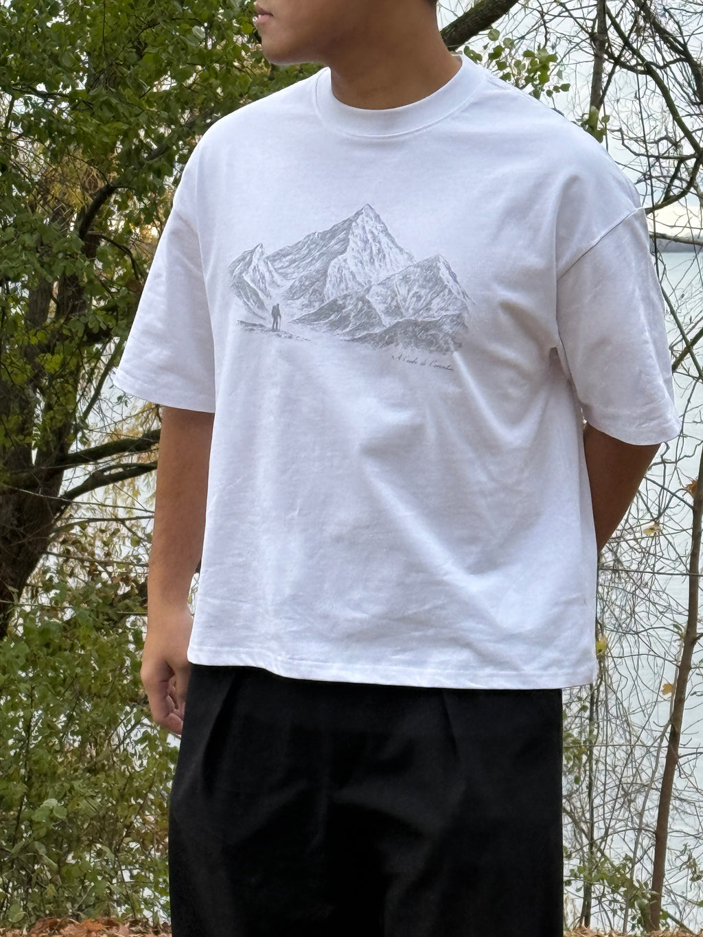 À l'aube de l'aventure White Tee