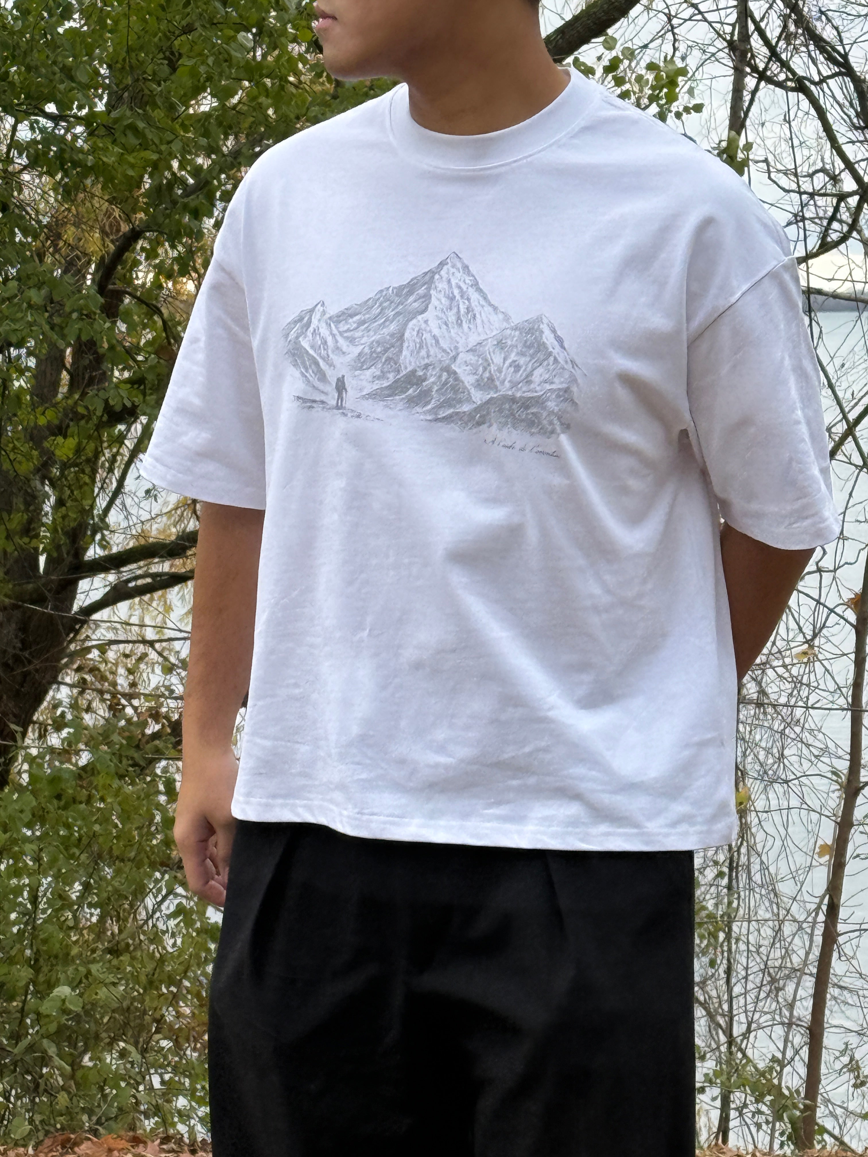 À l'aube de l'aventure White Tee